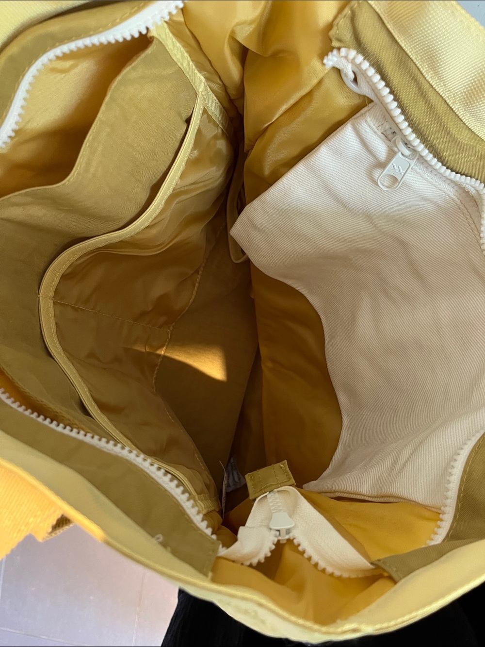 Thread Wallets Utility Tote - Picture 4 of 7